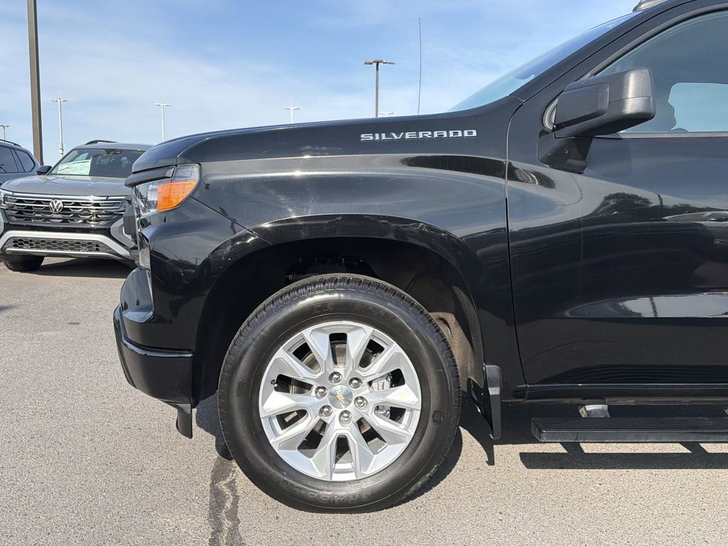 Used 2022 Chevrolet Silverado 1500 Custom AWD/4WD image 9