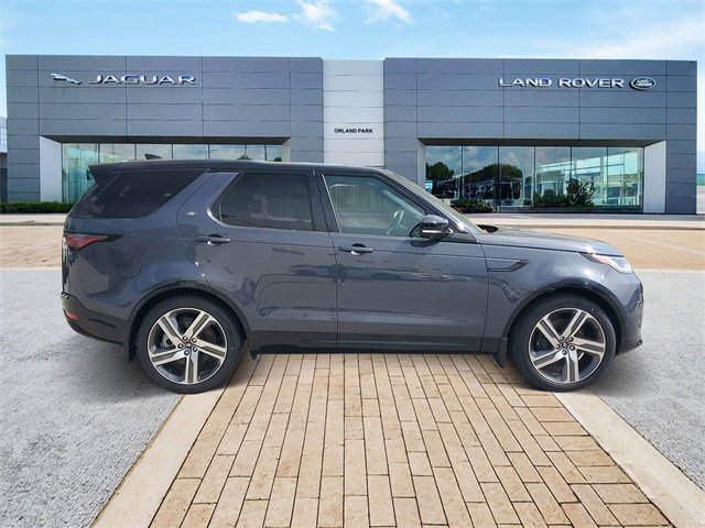 Used 2024 Land Rover Discovery Dynamic SE image 4