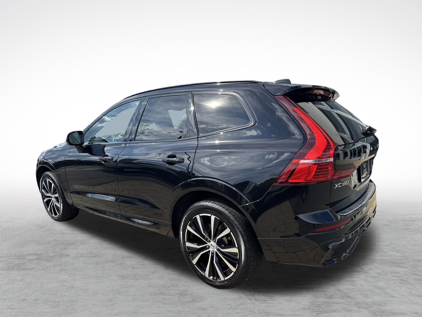Used 2024 Volvo XC60 B5 Plus w/ Protection Package Premier image 5