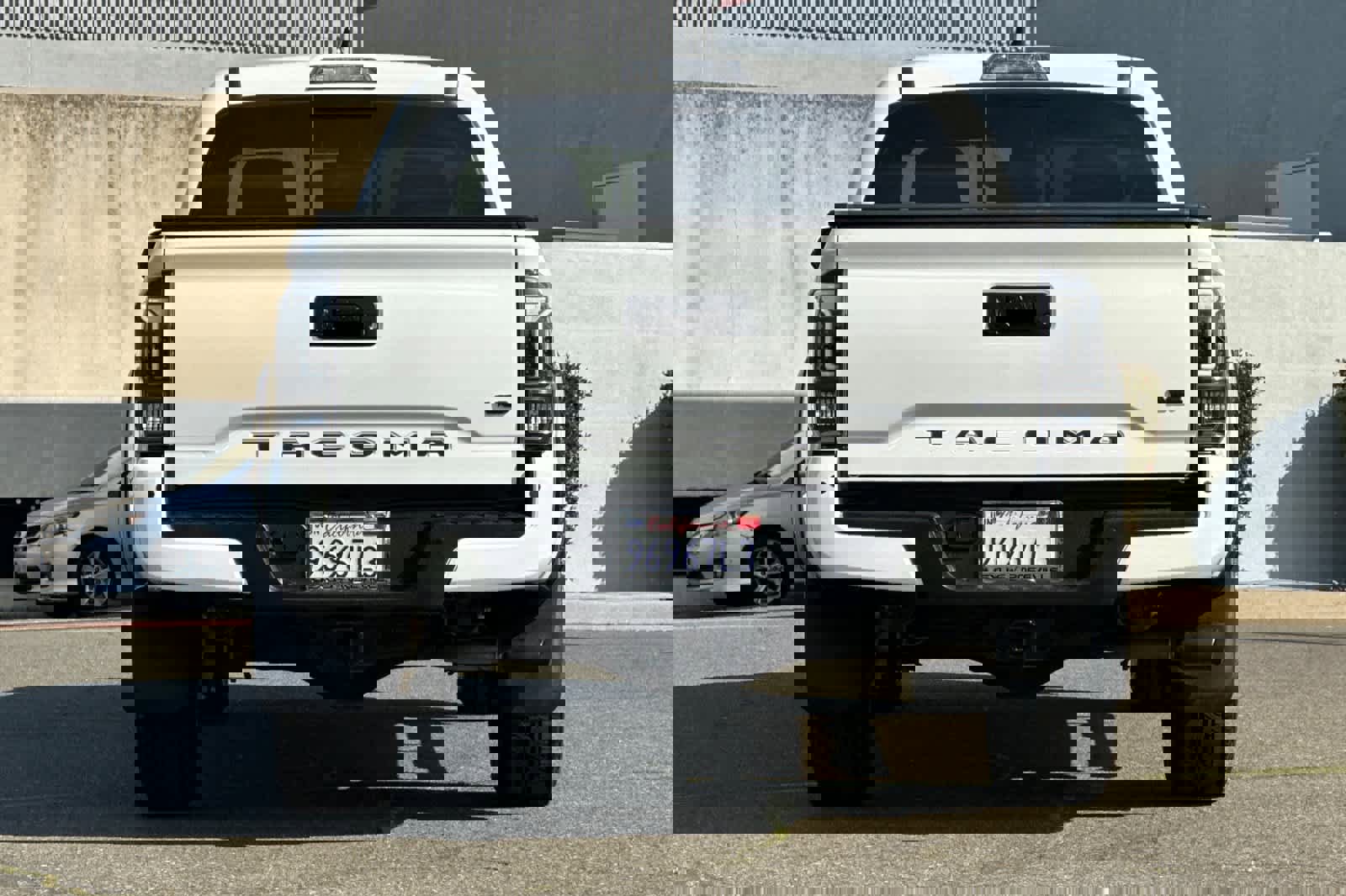 Used 2022 Toyota Tacoma TRD Off-Road image 8