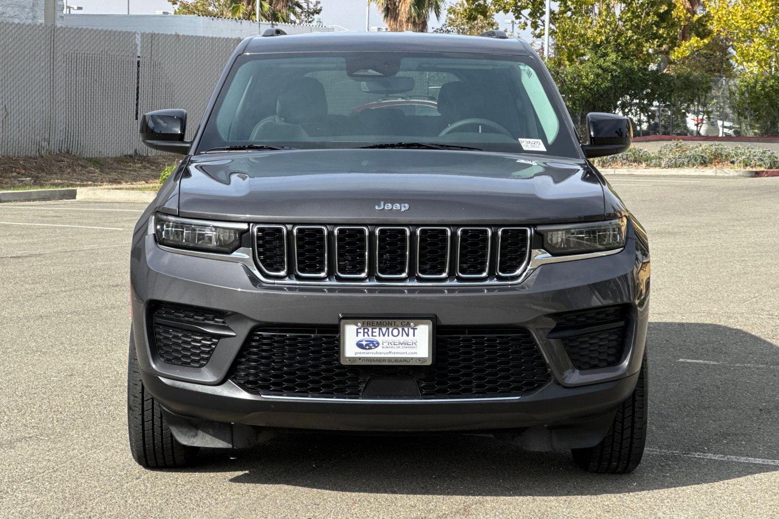Used 2023 Jeep Grand Cherokee Laredo image 9
