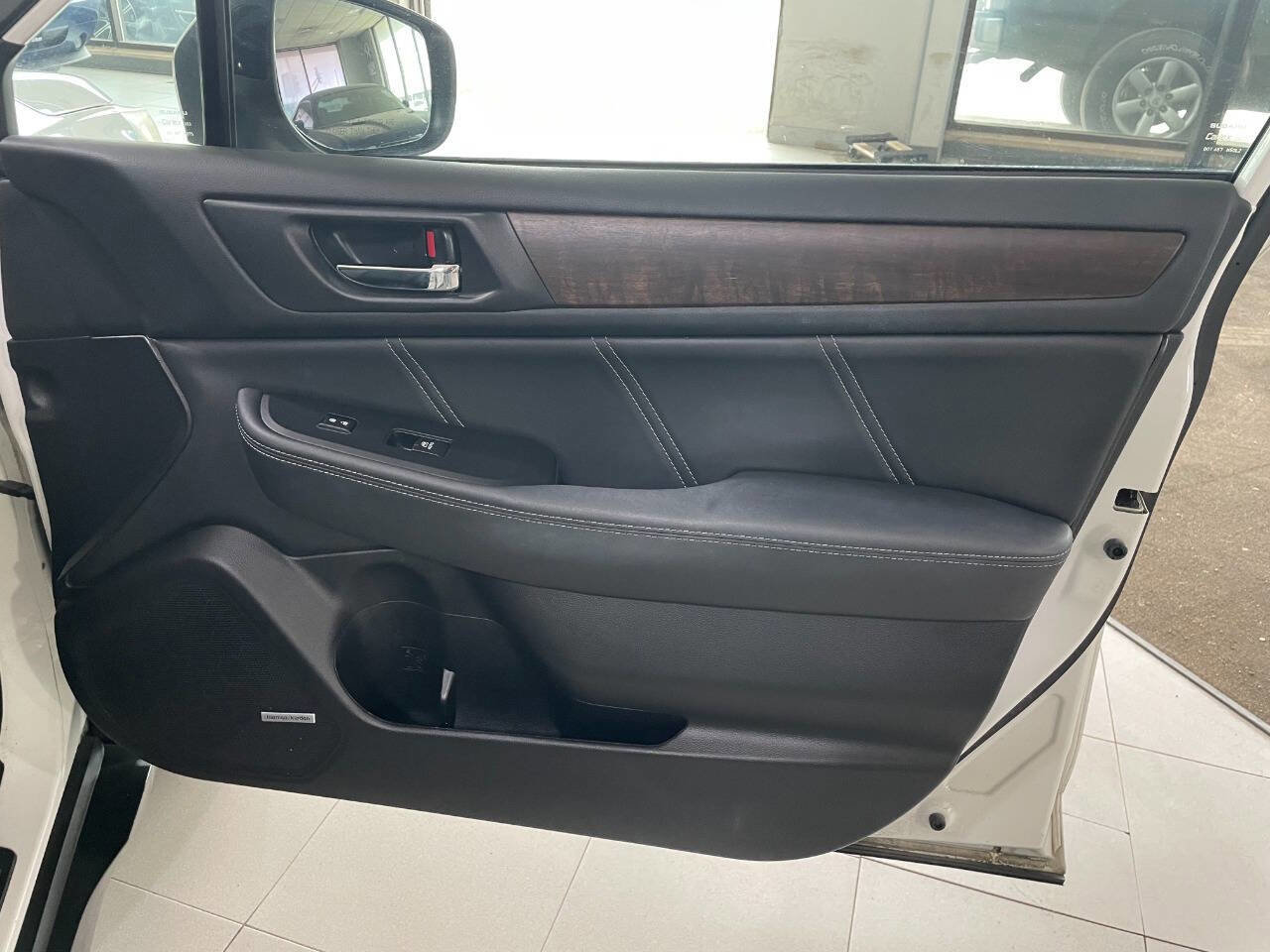 Used 2018 Subaru Outback 3.6R Limited image 30