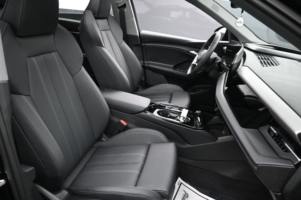 Used 2025 Audi Q6 e-tron Premium Plus w/ Premium Plus AWD/4WD image 31