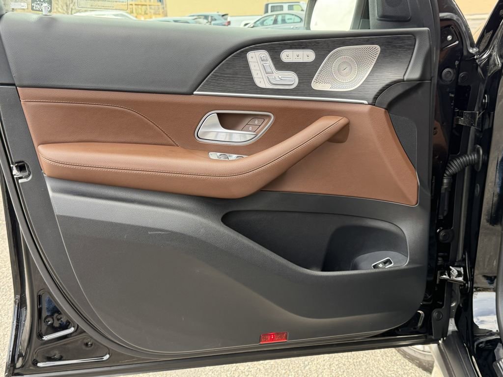 Used 2025 Mercedes-Benz GLS 450 4MATIC image 17