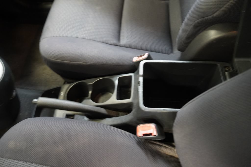Used 2005 Pontiac Vibe w/ Power Group Value Package FWD image 21