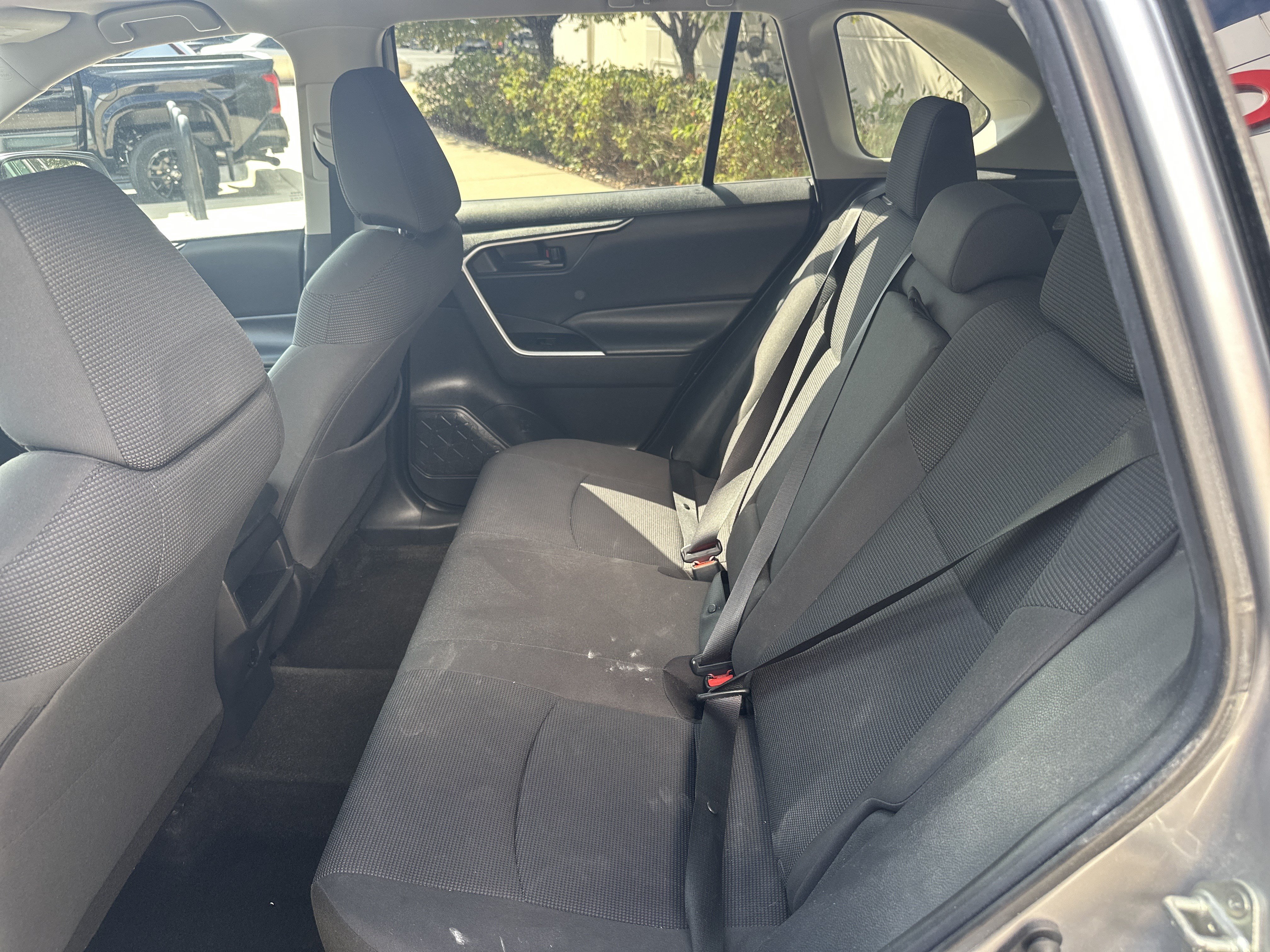 Used 2020 Toyota RAV4 LE FWD image 29