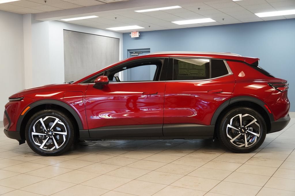 New 2026 Chevrolet Equinox EV LT FWD image 2