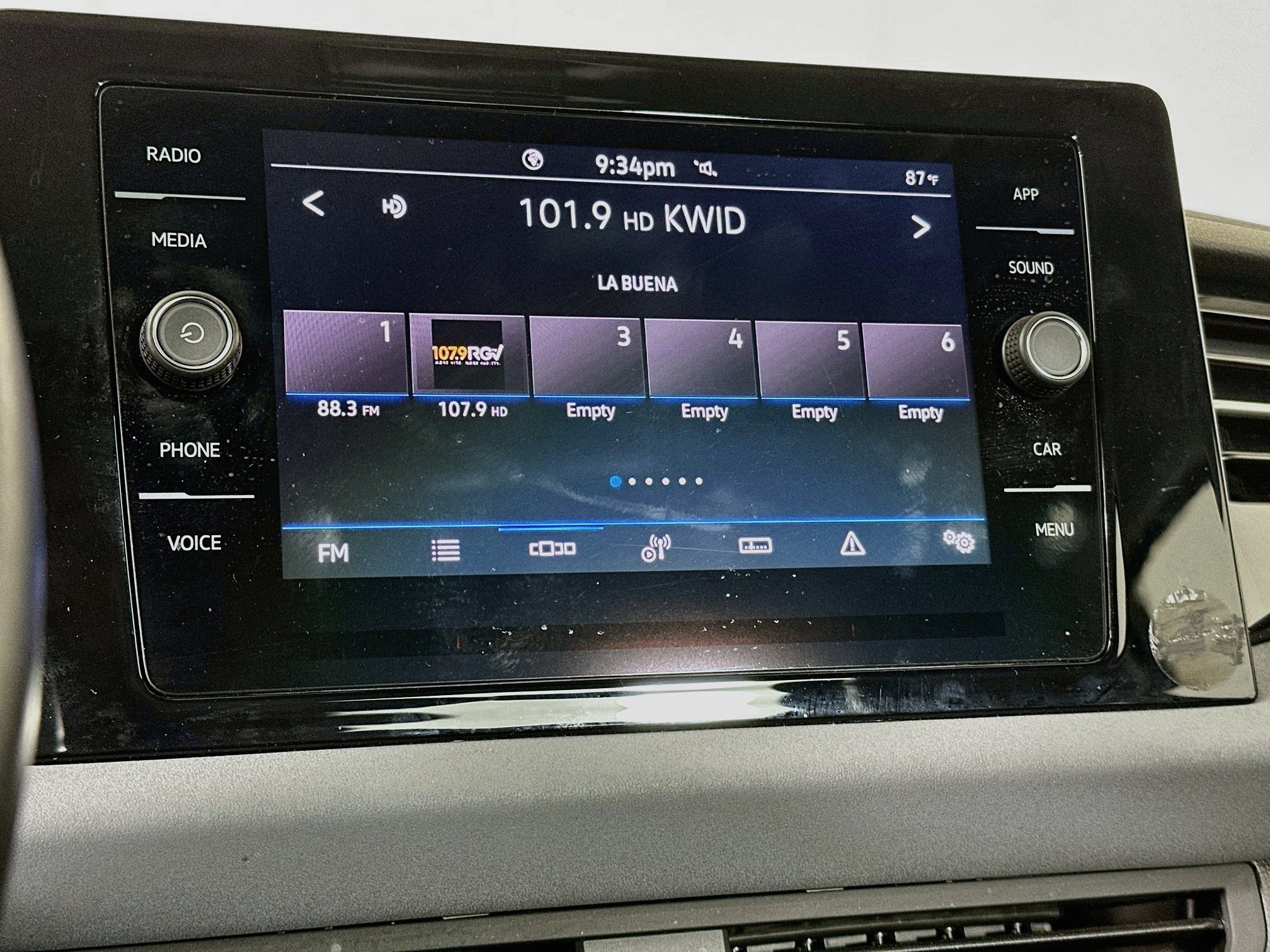 Used 2025 Volkswagen Jetta SE FWD image 21
