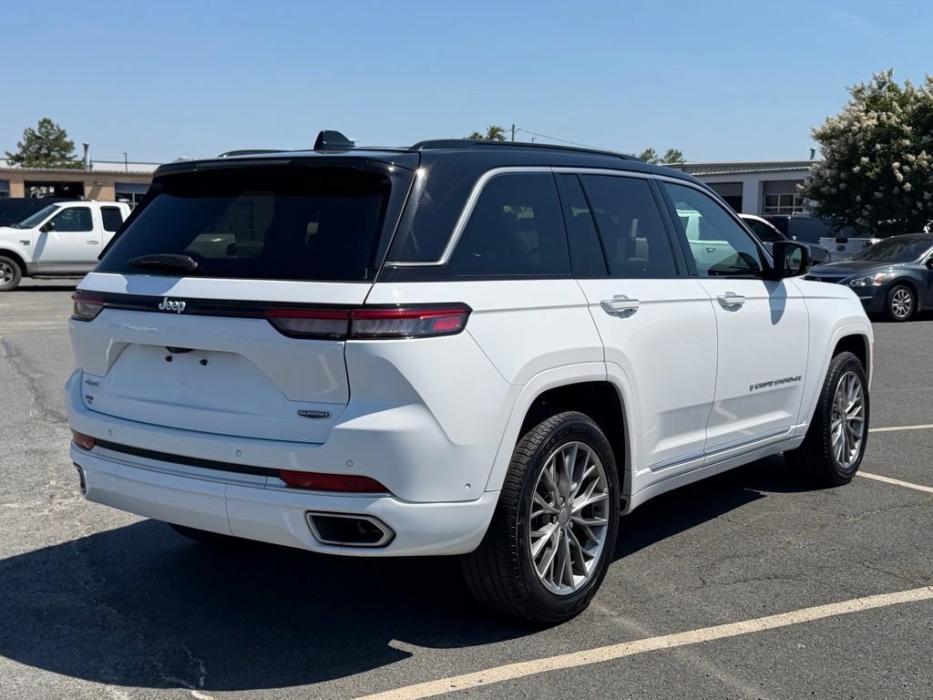 Used 2025 Jeep Grand Cherokee Summit AWD/4WD image 3