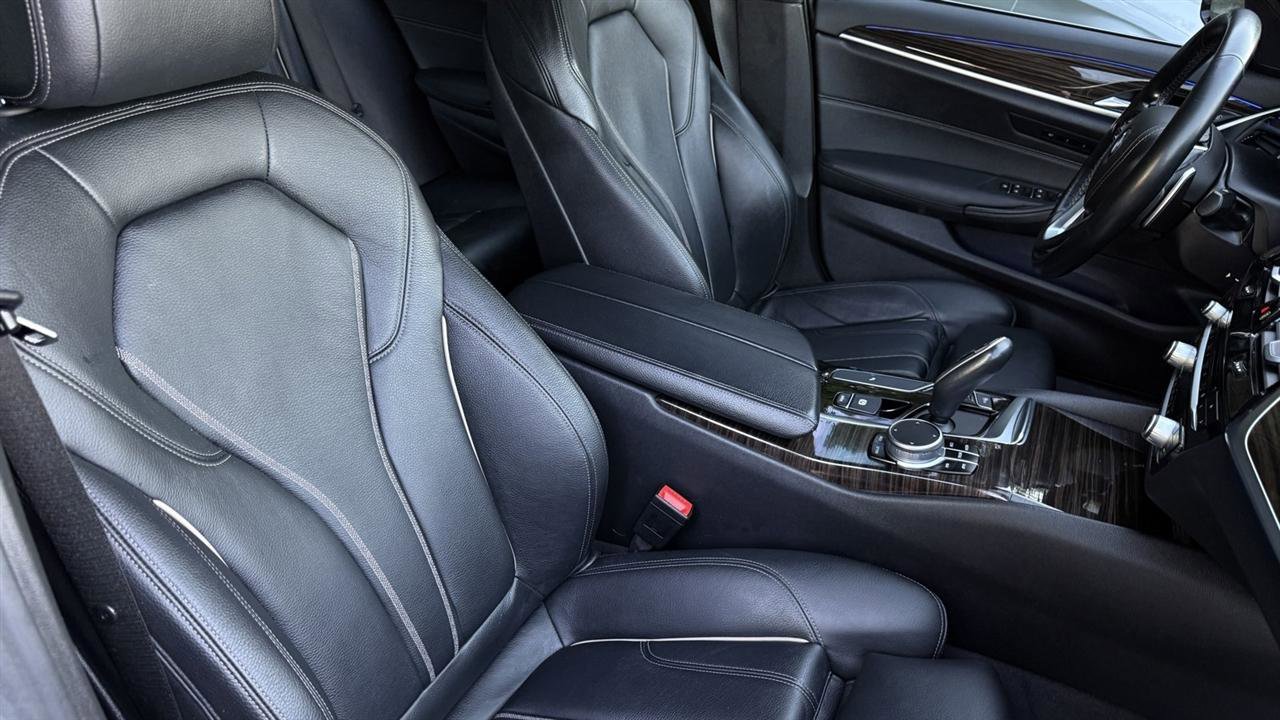 Used 2019 BMW 540i xDrive AWD/4WD image 30