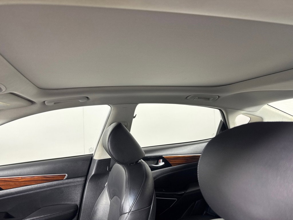 Used 2018 Kia Cadenza Technology image 16