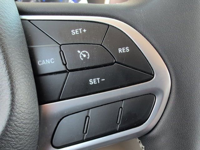 Used 2024 Chrysler Voyager LX image 21