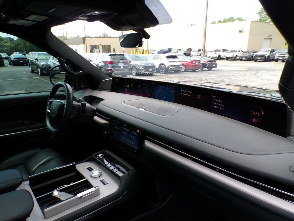 Used 2025 Lincoln Navigator Reserve w/ Jet Appearance Package AWD/4WD image 12