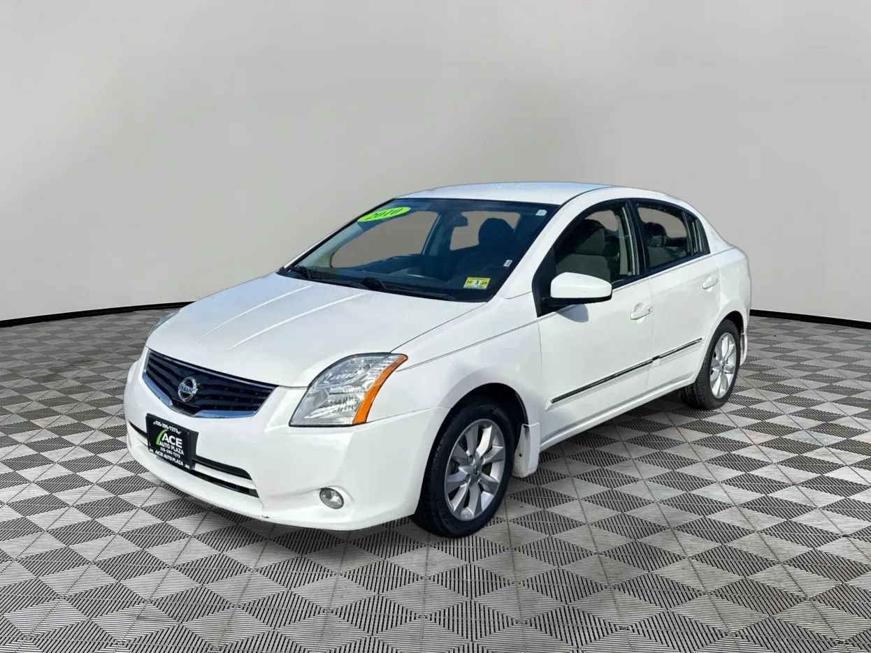 Used 2011 Nissan Sentra 2.0 SL w/ Navigation Pkg FWD image 2