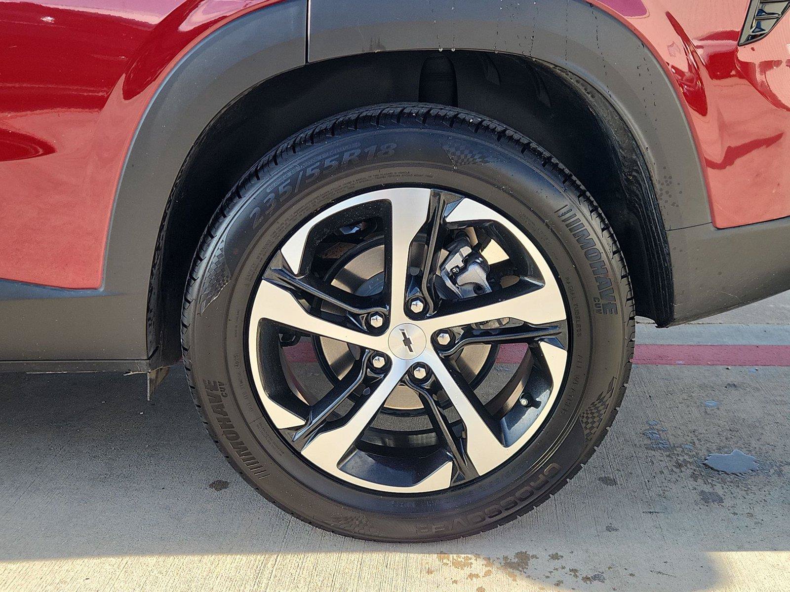 Used 2025 Chevrolet Trax RS w/ Sunroof Package FWD image 30