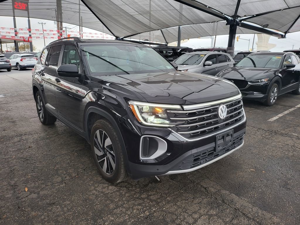 Used 2025 Volkswagen Atlas SE image 3