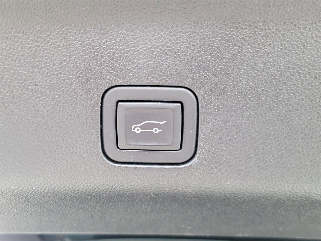 Used 2024 Chevrolet Suburban Premier image 5