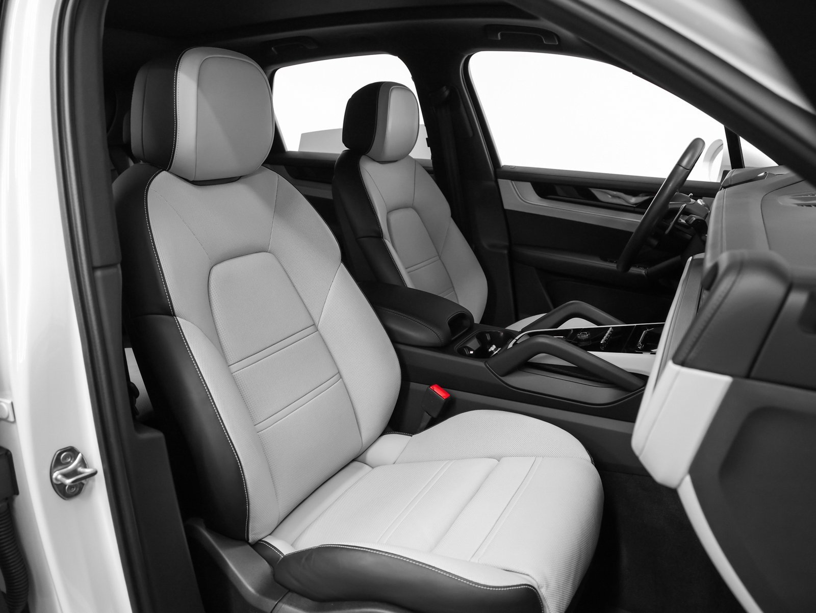 Used 2024 Porsche Cayenne image 18