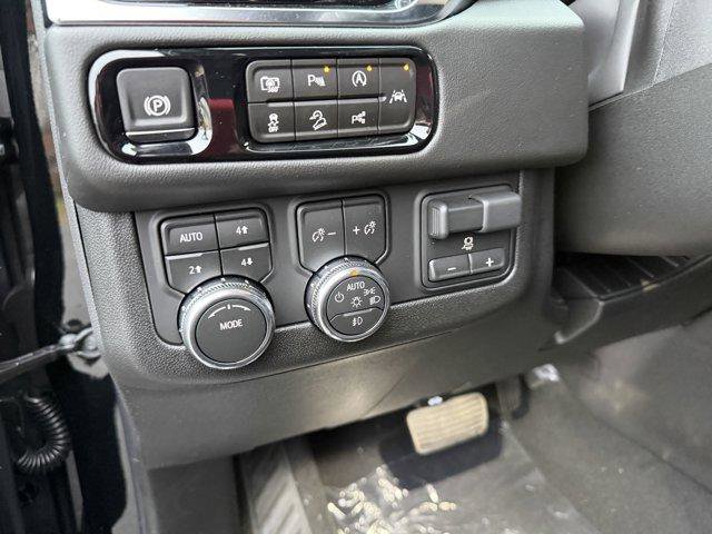 New 2026 GMC Yukon XL Elevation image 17