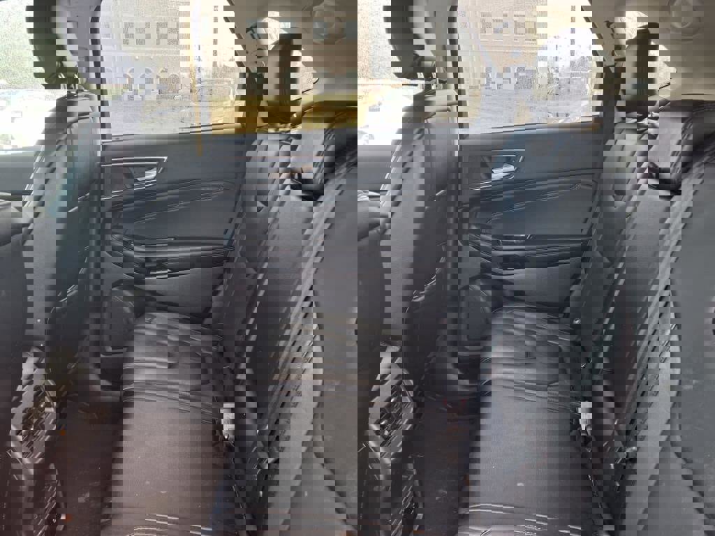 Used 2018 Ford Edge Titanium w/ Ford Safe & Smart Package image 12