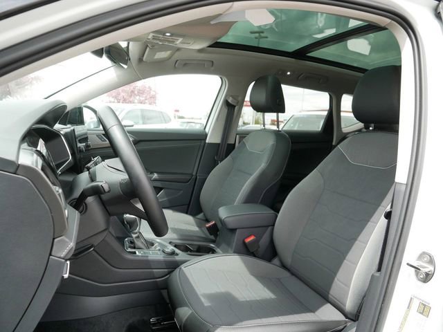 Used 2025 Volkswagen Taos SE AWD/4WD image 15