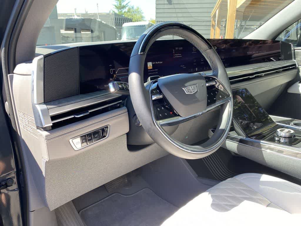 Used 2025 Cadillac Escalade IQ Luxury 1 w/ Smart Trailering package AWD/4WD image 2