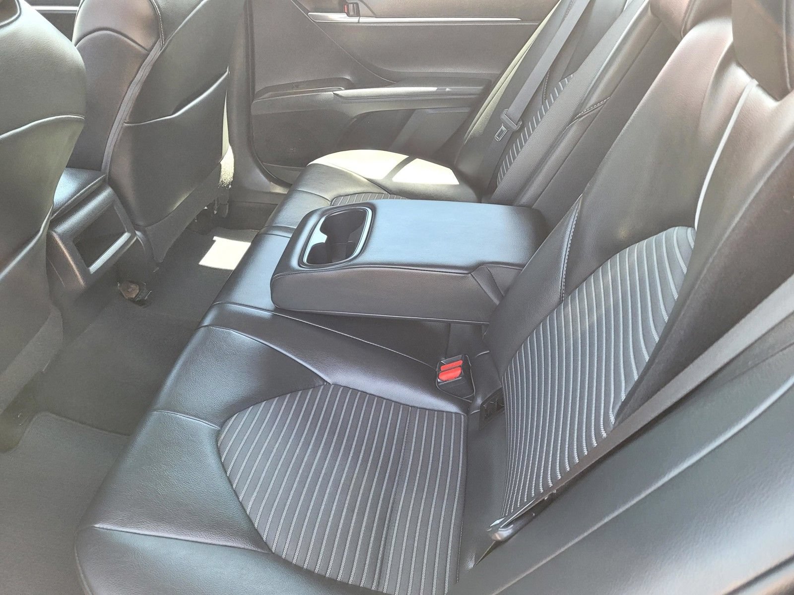 Used 2021 Toyota Camry SE FWD image 16