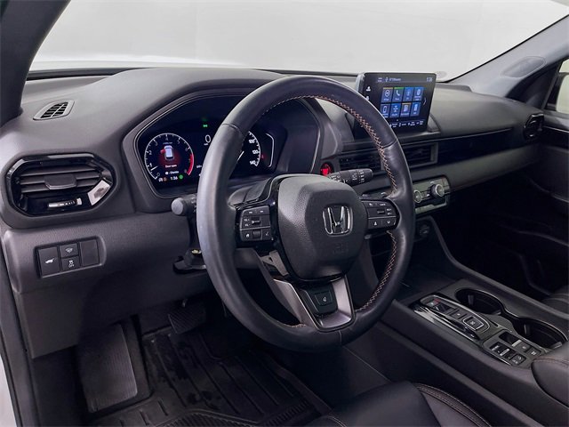Used 2025 Honda Pilot TrailSport image 10