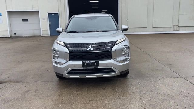 Used 2024 Mitsubishi Outlander SE image 3