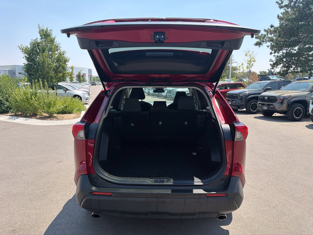 Used 2025 Toyota RAV4 XLE AWD/4WD image 15