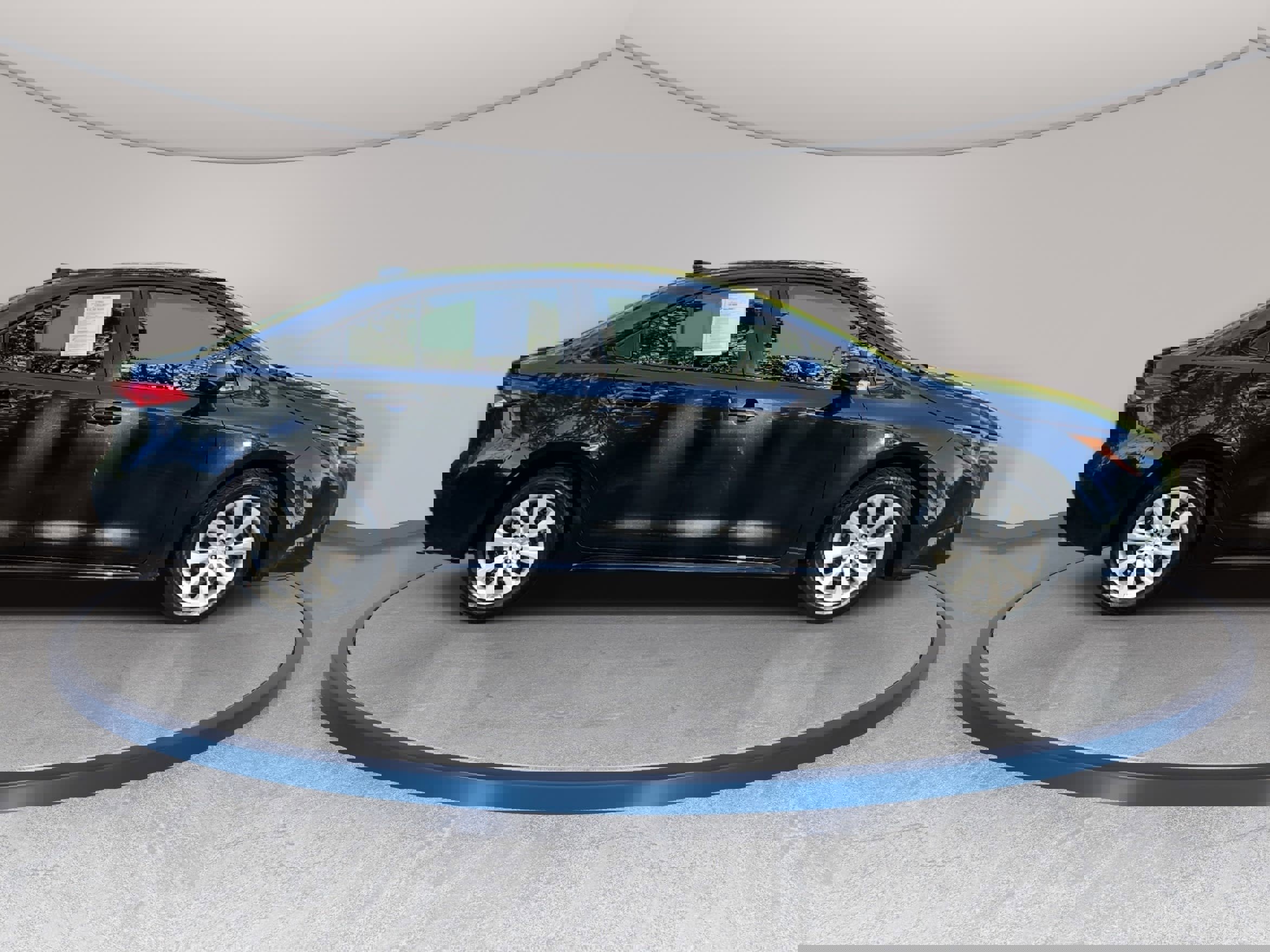 Used 2022 Toyota Corolla LE image 4