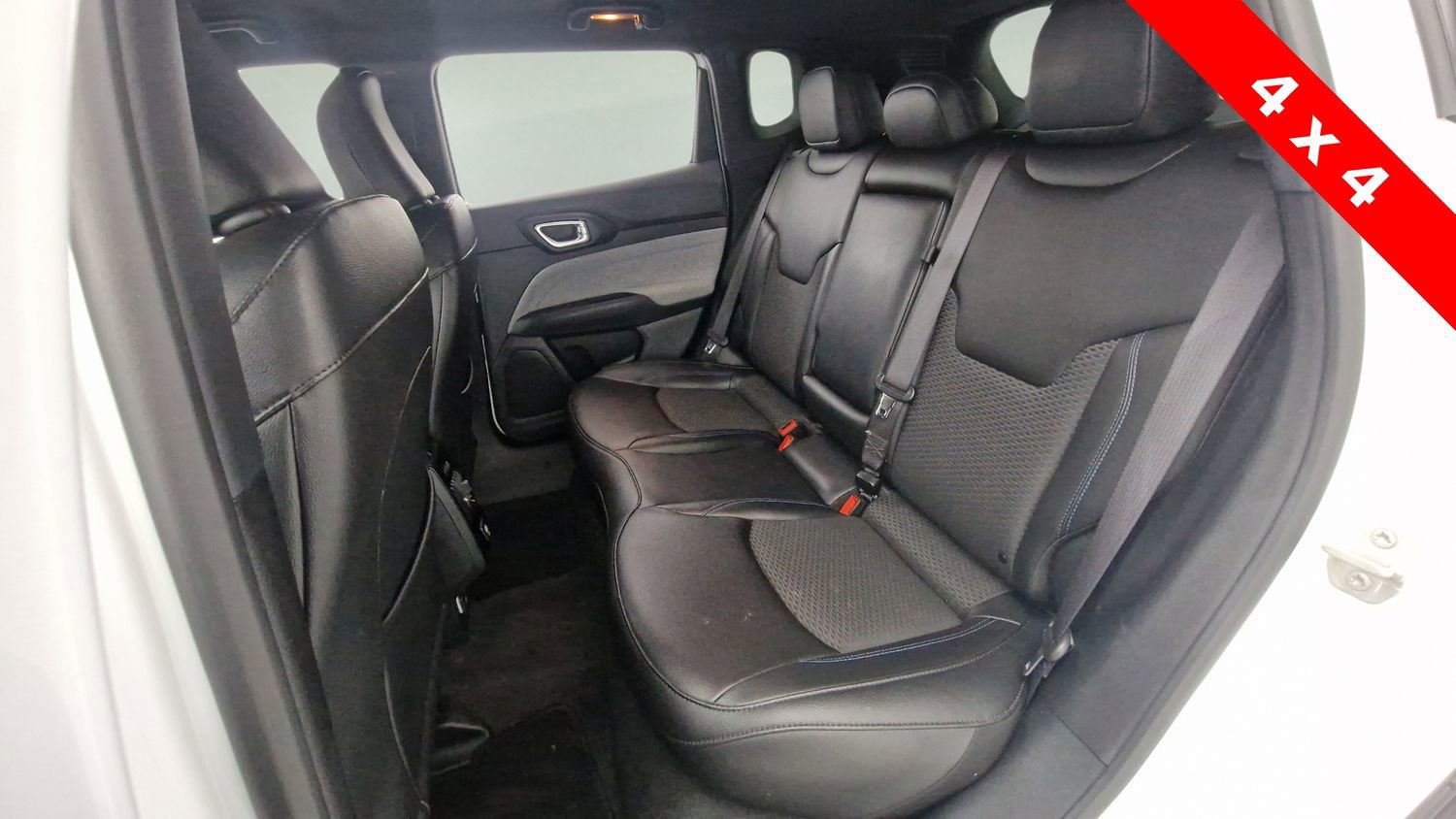 Used 2024 Jeep Compass Latitude image 23