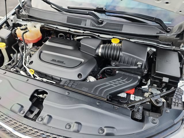 Used 2022 Chrysler Voyager LX FWD image 16