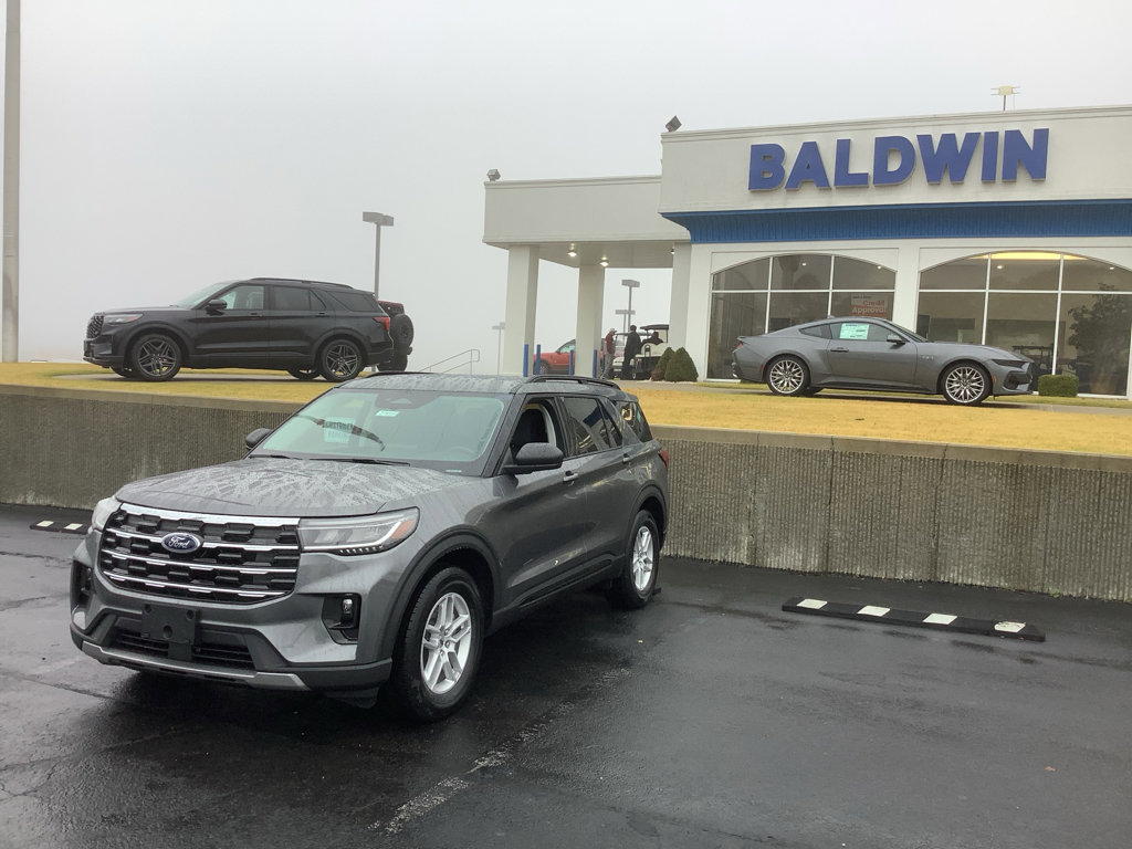 New 2026 Ford Explorer Active w/ Active Comfort Package image 3