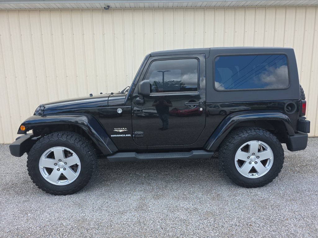 Used 2012 Jeep Wrangler Sahara w/ Connectivity Group AWD/4WD image 9