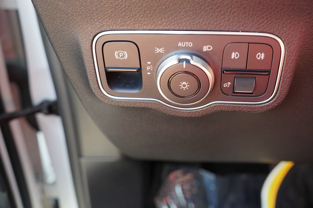 Used 2022 Mercedes-Benz GLB 250 4MATIC image 25