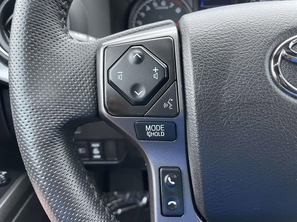 Used 2022 Toyota Tacoma TRD Off-Road w/ TRD Premium Off Road Package image 33