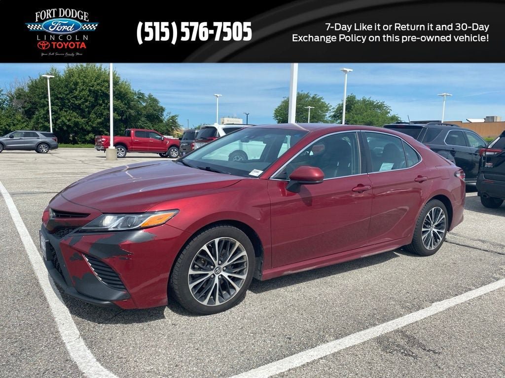 Used 2018 Toyota Camry SE FWD image 1