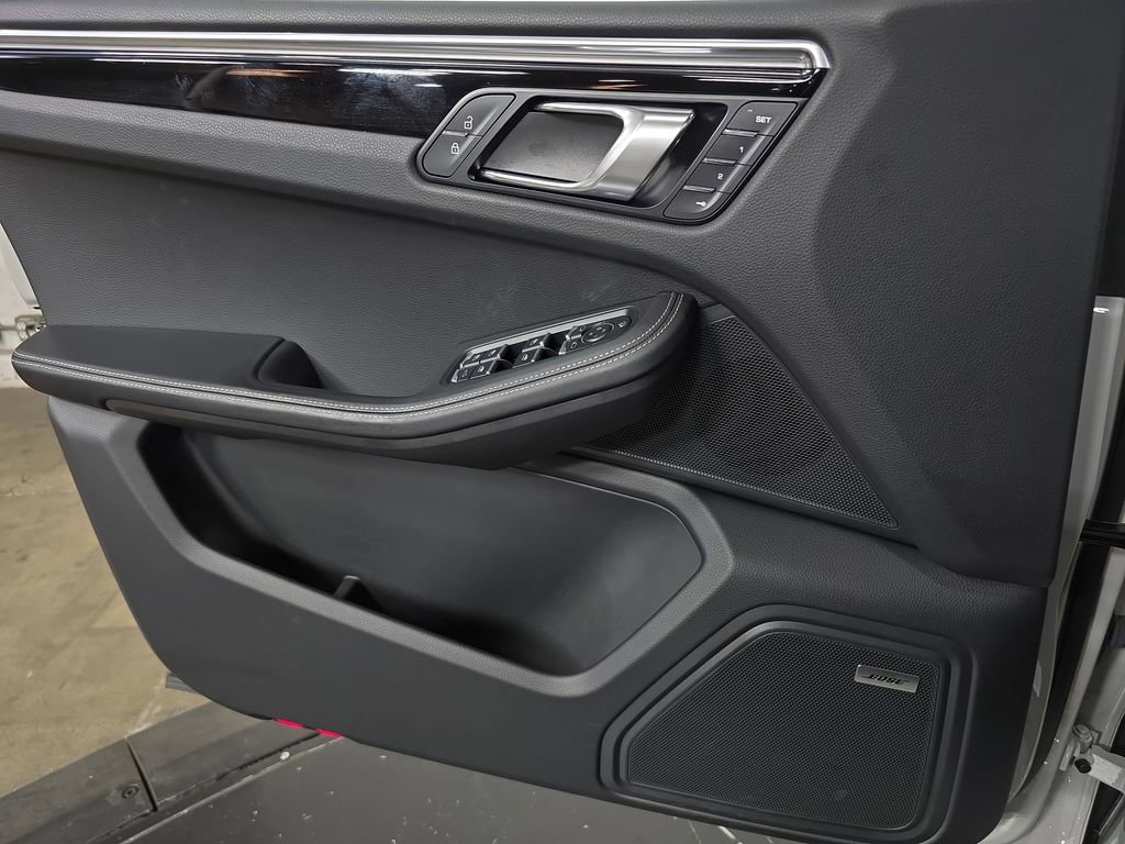 Certified 2025 Porsche Macan S AWD/4WD image 22