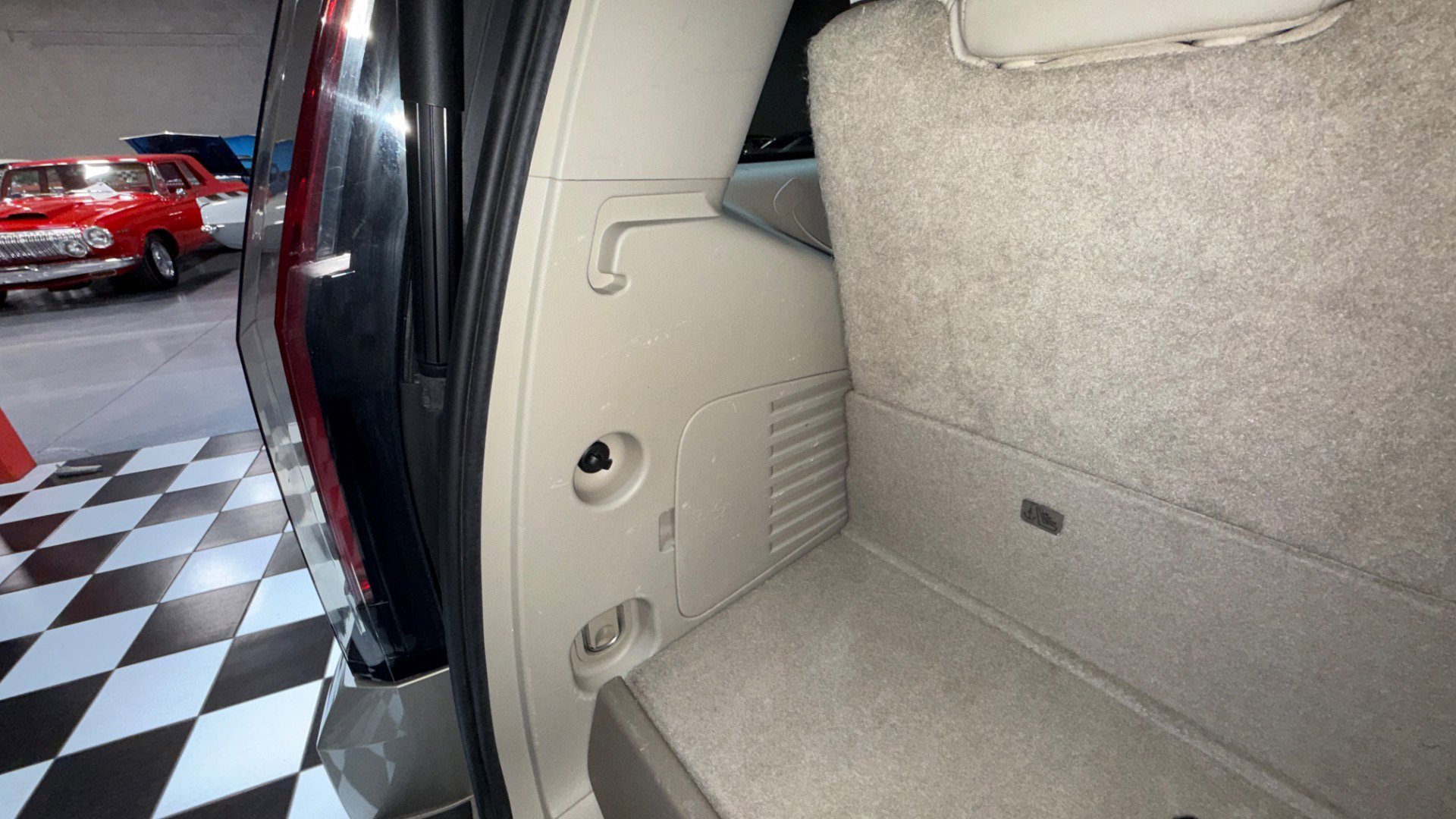 Used 2015 Cadillac Escalade Luxury image 87