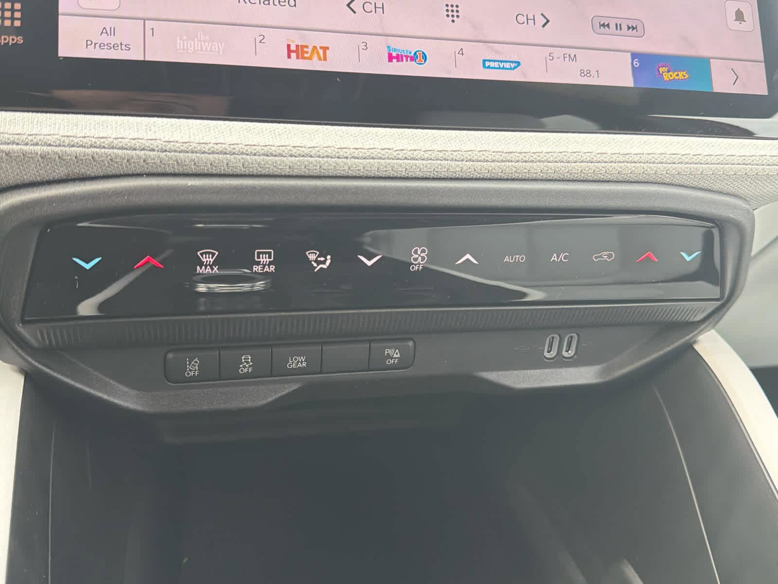 New 2026 Jeep Cherokee Laredo AWD/4WD image 29
