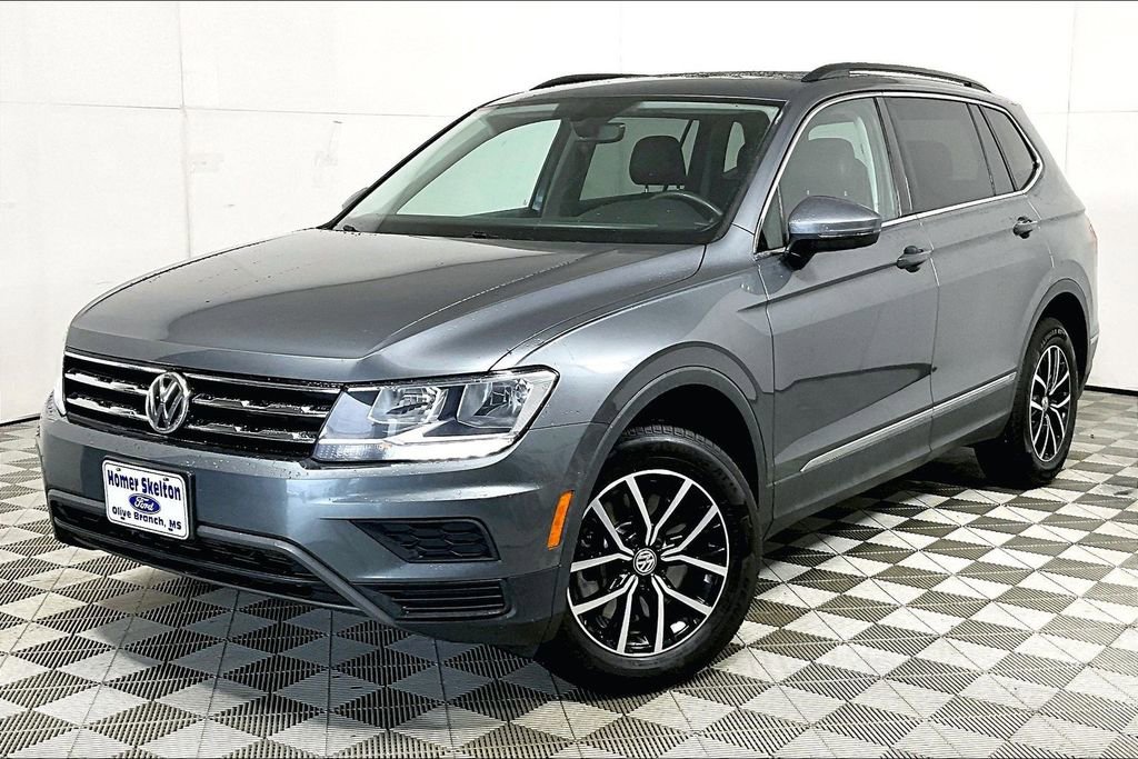 Used 2021 Volkswagen Tiguan SE w/ Panoramic Sunroof Package image 2
