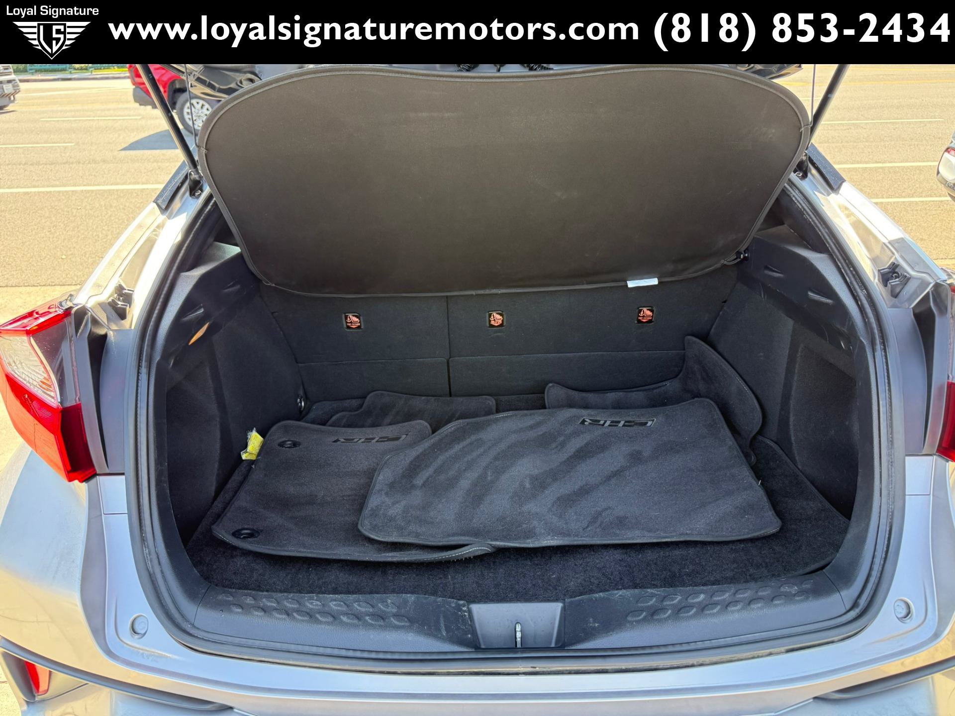 Used 2018 Toyota C-HR XLE FWD image 8