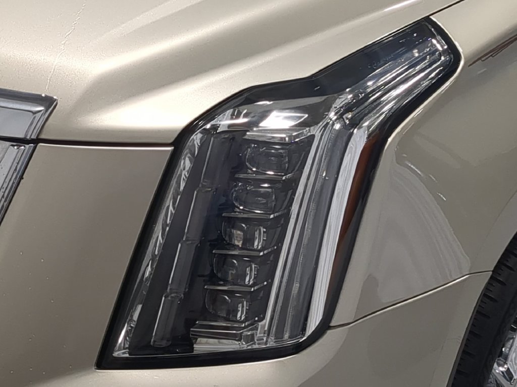 Used 2017 Cadillac Escalade Platinum AWD/4WD image 14
