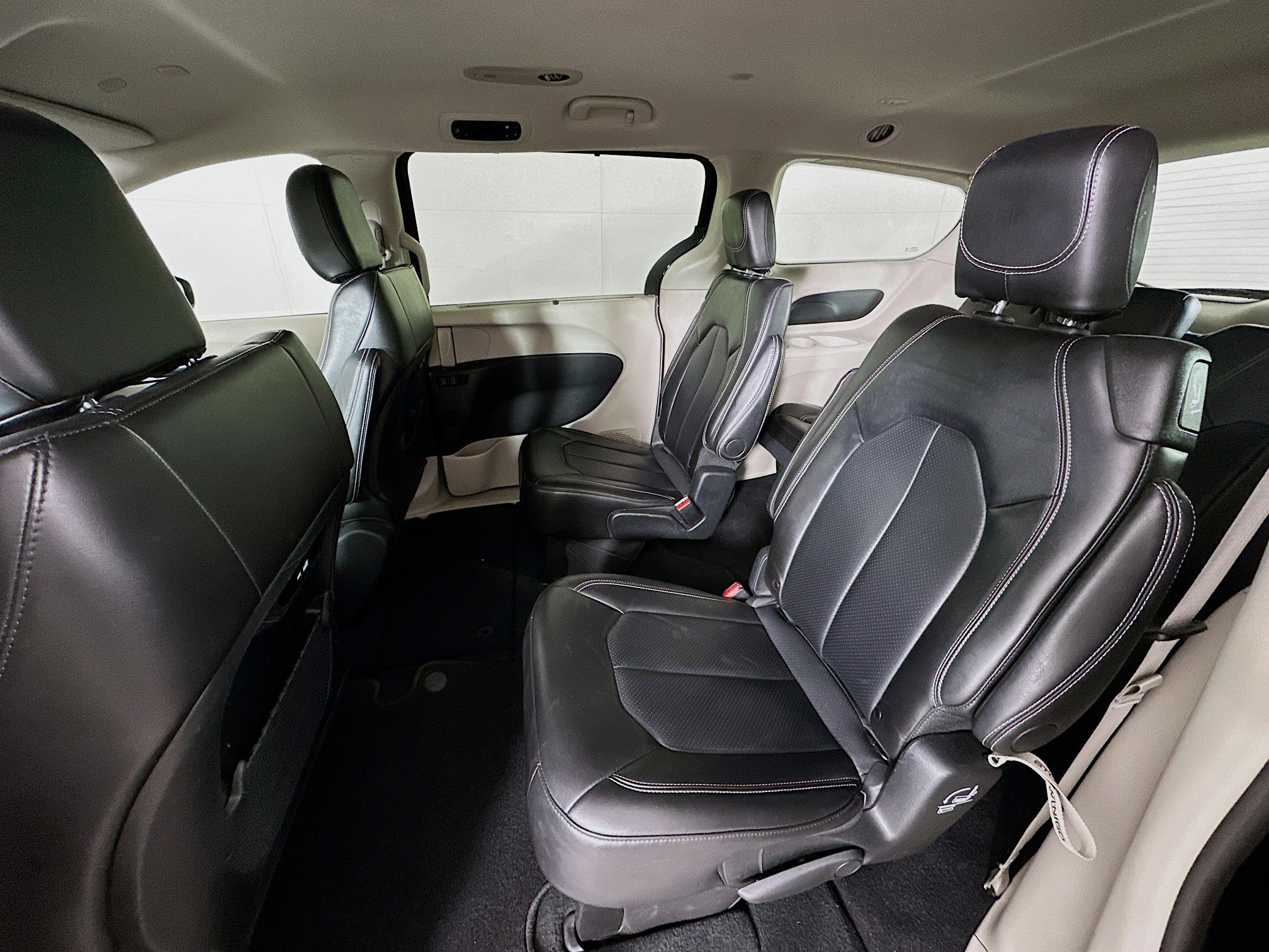 Used 2024 Chrysler Pacifica Touring-L image 27