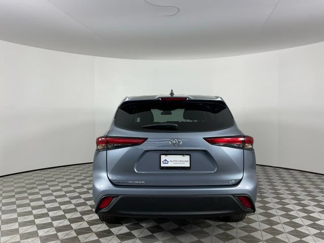 Used 2023 Toyota Highlander LE FWD image 6