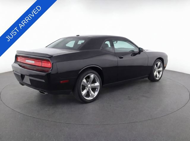Used 2014 Dodge Challenger R/T RWD image 9