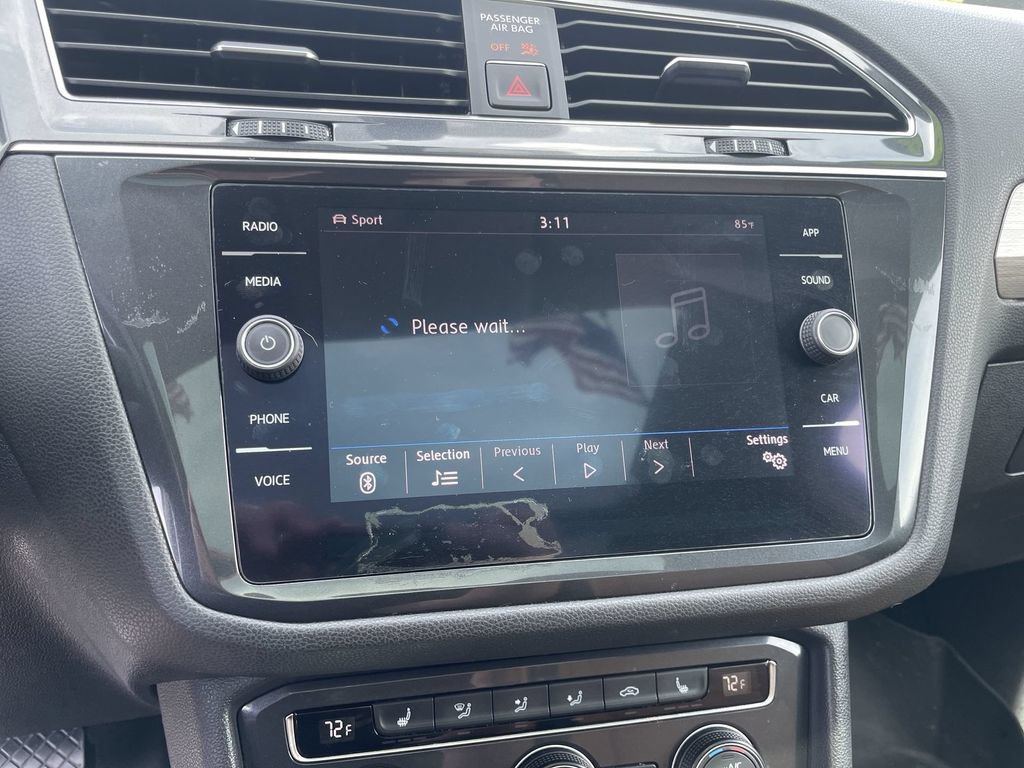 Used 2018 Volkswagen Tiguan SE w/ Panoramic Sunroof Package AWD/4WD image 12