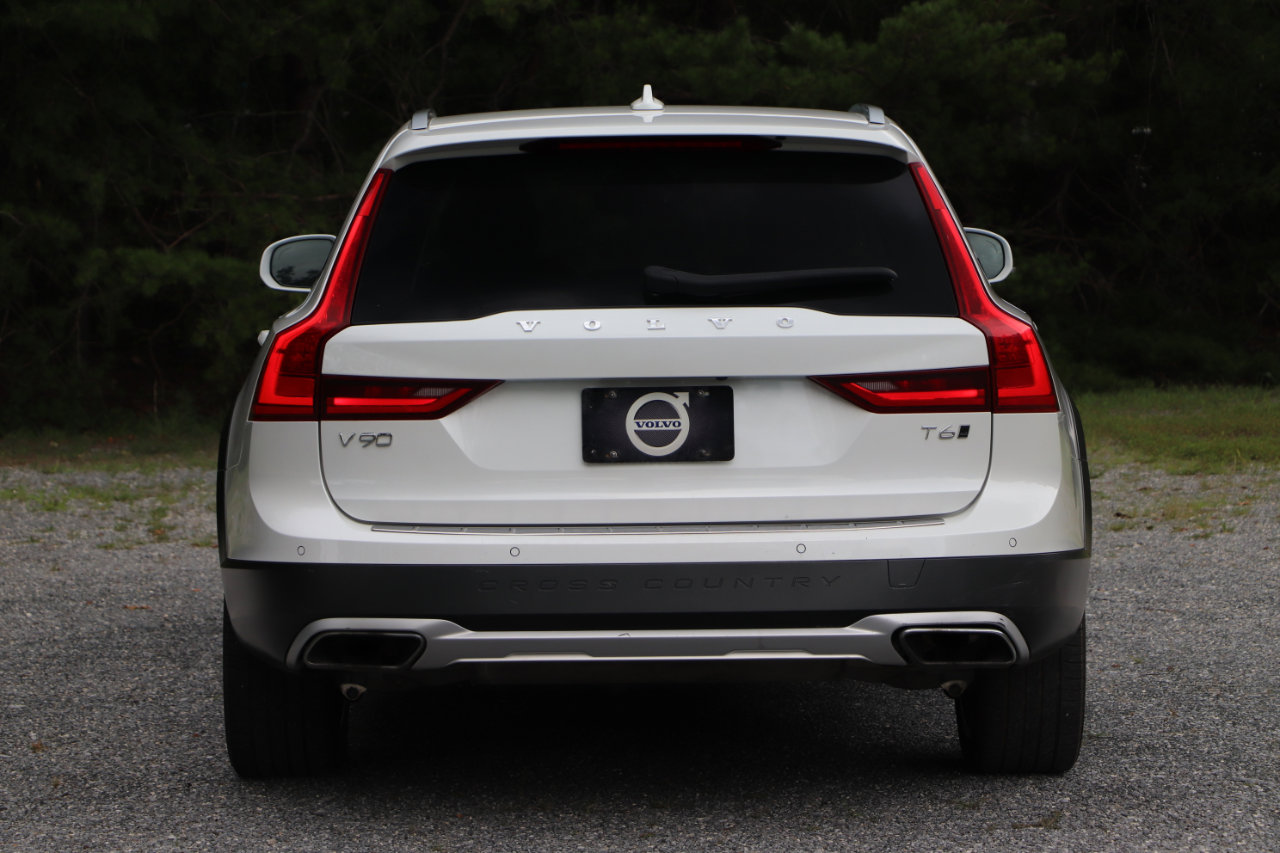 Used 2020 Volvo V90 T6 Cross Country image 4