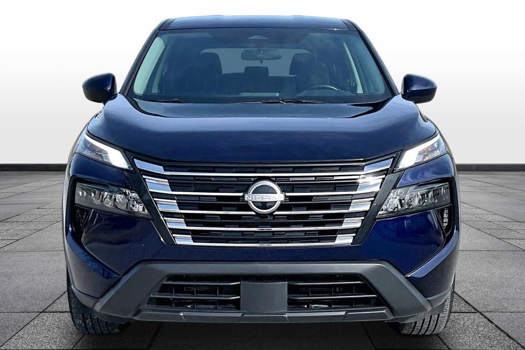 Used 2025 Nissan Rogue SV image 3